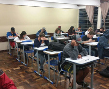 Cerca de 300 mil alunos de todas as escolas do Paraná fizeram nesta quinta-feira (26) as provas de Língua Portuguesa e Matemática do Sistema de Avaliação da Educação Básica do Paraná (Saep).