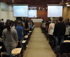 O Núcleo Regional de Educação de Guarapuava realizou nesta terça-feira (24) o 2º Encontro da Organização Estudantil, reunindo grêmios de 27 escolas estaduais da região. Cerca de 150 alunos assistiram a palestras sobre o mundo do trabalho e empreendedorismo, além de participarem de oficinas sobre robótica, fotografia e vídeo, primeiros socorros, nutrição, oratória e física experimental. As atividades foram realizadas na Faculdade Campo Real, em Guarapuava.