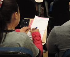 O Núcleo Regional de Educação de Guarapuava realizou nesta terça-feira (24) o 2º Encontro da Organização Estudantil, reunindo grêmios de 27 escolas estaduais da região. Cerca de 150 alunos assistiram a palestras sobre o mundo do trabalho e empreendedorismo, além de participarem de oficinas sobre robótica, fotografia e vídeo, primeiros socorros, nutrição, oratória e física experimental. As atividades foram realizadas na Faculdade Campo Real, em Guarapuava.