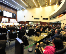 A chefe do Núcleo Regional de Educação de Jacarezinho, Magda Cristina Souza Vargas, recebeu nesta quinta-feira (03) o prêmio Personalidades Empreendedoras do Paraná, concedido pela Assembleia Legislativa do Paraná. Em sua 24a edição, o prêmio destaca lideranças e profissionais dos mais diversos ramos de atividade, em reconhecimento pelos serviços prestados em prol da sociedade paranaense. 