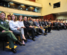 A chefe do Núcleo Regional de Educação de Jacarezinho, Magda Cristina Souza Vargas, recebeu nesta quinta-feira (03) o prêmio Personalidades Empreendedoras do Paraná, concedido pela Assembleia Legislativa do Paraná. Em sua 24a edição, o prêmio destaca lideranças e profissionais dos mais diversos ramos de atividade, em reconhecimento pelos serviços prestados em prol da sociedade paranaense. 