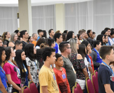 Estudantes com idade entre 11 e 14 anos do Ensino Fundamental de 128 escolas da rede pública (municipal e estadual) e particular, apresentam entre os dias 7 e 11, em Foz do Iguaçu (Oeste do Estado), propostas socioambientais para preservação dos recursos hídricos brasileiros. Os trabalhos serão expostos na 5° Conferência Estadual Infantojuvenil pelo Meio Ambiente que tem como tema “Vamos cuidar do Brasil Cuidando das Águas”.