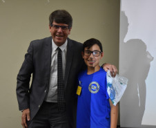 Estudantes com idade entre 11 e 14 anos do Ensino Fundamental de 128 escolas da rede pública (municipal e estadual) e particular, apresentam entre os dias 7 e 11, em Foz do Iguaçu (Oeste do Estado), propostas socioambientais para preservação dos recursos hídricos brasileiros. Os trabalhos serão expostos na 5° Conferência Estadual Infantojuvenil pelo Meio Ambiente que tem como tema “Vamos cuidar do Brasil Cuidando das Águas”.