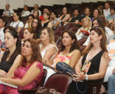 Desde segunda-feira (13), cerca de 900 professores de 16 Núcleos Regionais de Educação participam das aulas inaugurais e dos seminários integradores do Programa de Desenvolvimento Educacional (PDE). Foto da aula inaugural no Núcleo Regional de Curitiba.