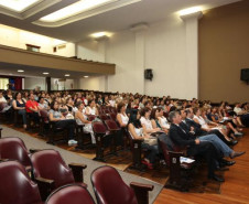 Desde segunda-feira (13), cerca de 900 professores de 16 Núcleos Regionais de Educação participam das aulas inaugurais e dos seminários integradores do Programa de Desenvolvimento Educacional (PDE). Foto da aula inaugural no Núcleo Regional de Curitiba.