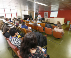 Secretaria Estadual de Educação do Paraná; Formação das Comissões dos Planos Municipais de Educação do Paraná no núcleo regional de educação de Curitiba, na foto palestra do Mauricio Pastor dos Santos. 08-05-18. Foto: Hedeson Alves