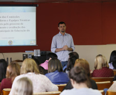 Secretaria Estadual de Educação do Paraná; Formação das Comissões dos Planos Municipais de Educação do Paraná no núcleo regional de educação de Curitiba, na foto palestra do Mauricio Pastor dos Santos. 08-05-18. Foto: Hedeson Alves