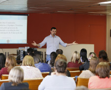 Secretaria Estadual de Educação do Paraná; Formação das Comissões dos Planos Municipais de Educação do Paraná no núcleo regional de educação de Curitiba, na foto palestra do Mauricio Pastor dos Santos. 08-05-18. Foto: Hedeson Alves