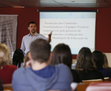 Secretaria Estadual de Educação do Paraná; Formação das Comissões dos Planos Municipais de Educação do Paraná no núcleo regional de educação de Curitiba, na foto palestra do Mauricio Pastor dos Santos. 08-05-18. Foto: Hedeson Alves