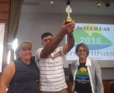 Professores, agentes educacionais I e II, equipes diretiva e pedagógica que atuam nas escolas indígenas e nas ilhas do litoral paranaense, pertencentes ao Núcleo Regional de Educação de Paranaguá, iniciaram nessa quinta-feira (10), em Paranaguá, a 11° edição do curso de formação continuada Interilhas. O curso tem duração de dois dias com 16 horas que serão computados para avanços nos planos de carreira dos servidores. 