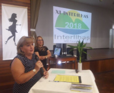 Professores, agentes educacionais I e II, equipes diretiva e pedagógica que atuam nas escolas indígenas e nas ilhas do litoral paranaense, pertencentes ao Núcleo Regional de Educação de Paranaguá, iniciaram nessa quinta-feira (10), em Paranaguá, a 11° edição do curso de formação continuada Interilhas. O curso tem duração de dois dias com 16 horas que serão computados para avanços nos planos de carreira dos servidores. 