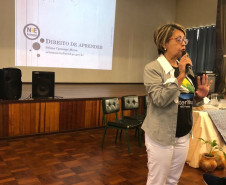 Professores, agentes educacionais I e II, equipes diretiva e pedagógica que atuam nas escolas indígenas e nas ilhas do litoral paranaense, pertencentes ao Núcleo Regional de Educação de Paranaguá, iniciaram nessa quinta-feira (10), em Paranaguá, a 11° edição do curso de formação continuada Interilhas. O curso tem duração de dois dias com 16 horas que serão computados para avanços nos planos de carreira dos servidores. 