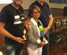 Professores, agentes educacionais I e II, equipes diretiva e pedagógica que atuam nas escolas indígenas e nas ilhas do litoral paranaense, pertencentes ao Núcleo Regional de Educação de Paranaguá, iniciaram nessa quinta-feira (10), em Paranaguá, a 11° edição do curso de formação continuada Interilhas. O curso tem duração de dois dias com 16 horas que serão computados para avanços nos planos de carreira dos servidores. 