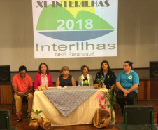 Professores, agentes educacionais I e II, equipes diretiva e pedagógica que atuam nas escolas indígenas e nas ilhas do litoral paranaense, pertencentes ao Núcleo Regional de Educação de Paranaguá, iniciaram nessa quinta-feira (10), em Paranaguá, a 11° edição do curso de formação continuada Interilhas. O curso tem duração de dois dias com 16 horas que serão computados para avanços nos planos de carreira dos servidores. 