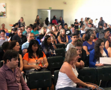 Professores, agentes educacionais I e II, equipes diretiva e pedagógica que atuam nas escolas indígenas e nas ilhas do litoral paranaense, pertencentes ao Núcleo Regional de Educação de Paranaguá, iniciaram nessa quinta-feira (10), em Paranaguá, a 11° edição do curso de formação continuada Interilhas. O curso tem duração de dois dias com 16 horas que serão computados para avanços nos planos de carreira dos servidores. 