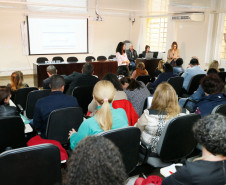 O Programa Institucional de Bolsas de Iniciação à Docência (Pibid) e o Programa de Residência Pedagógica do Governo Federal estiveram em debate na Secretaria da Educação nesta quarta-feira (09). Os programas foram o tema principal da reunião do Fórum Permanente de Apoio à Formação Docente do Paraná, realizada em Curitiba.