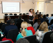 O Programa Institucional de Bolsas de Iniciação à Docência (Pibid) e o Programa de Residência Pedagógica do Governo Federal estiveram em debate na Secretaria da Educação nesta quarta-feira (09). Os programas foram o tema principal da reunião do Fórum Permanente de Apoio à Formação Docente do Paraná, realizada em Curitiba.