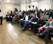 O Programa Institucional de Bolsas de Iniciação à Docência (Pibid) e o Programa de Residência Pedagógica do Governo Federal estiveram em debate na Secretaria da Educação nesta quarta-feira (09). Os programas foram o tema principal da reunião do Fórum Permanente de Apoio à Formação Docente do Paraná, realizada em Curitiba.