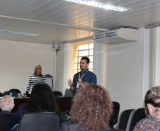“O Plano Estadual de Educação do Paraná ficou em consonância de número e forma com as metas do Plano Nacional de Educação, podendo utilizar os mesmos indicadores para monitoramento de metas e estratégias”, explica Maurício Pastor, coordenador da Rede de Assistência Técnica para o monitoramento e Avaliação dos Planos Municipais de Educação no Paraná