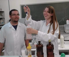 A Secretaria da Educação tem uma oferta variada de cursos profissionalizantes ligados ao agronegócio, setor responsável por cerca de 40% da economia paranaense. Um deles é o Curso Técnico em Agroindústria, disponível na modalidade subsequente no Centro Estadual de Educação Profissional (CEEP) Olegário Macedo, em Castro, região Centro Oriental paranaense. 