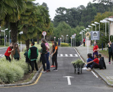 Secretaria Estadual de Educação do Paraná; Vila da Cidadania em Piraquara, alunos de diversos colégios participam de oficinas oferecidas dentro da cidade mirin como atividades de culinária, esporte, jardinagem entre outras. 17-04-18. Foto: Hedeson Alves