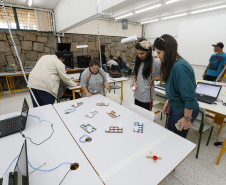 Secretaria Estadual de Educação do Paraná; Alunos da APAE de Prudentópolis visitam os laboratórios da SEED-LAB. 15-05-18. Foto: Hedeson Alves