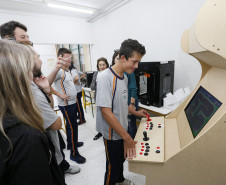 Secretaria Estadual de Educação do Paraná; Alunos da APAE de Prudentópolis visitam os laboratórios da SEED-LAB. 15-05-18. Foto: Hedeson Alves