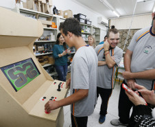 Secretaria Estadual de Educação do Paraná; Alunos da APAE de Prudentópolis visitam os laboratórios da SEED-LAB. 15-05-18. Foto: Hedeson Alves
