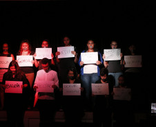 Secretaria Estadual de Educação do Paraná; Colégio Estadual Roberto Langer Júnior que tem projetos contra a prática de bullyng como peça de teatro, na foto encenação da peça teatral Bullyng Qual a Graça?. 02-05-18. Foto: Hedeson Alves