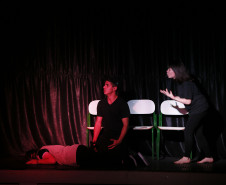 Secretaria Estadual de Educação do Paraná; Colégio Estadual Roberto Langer Júnior que tem projetos contra a prática de bullyng como peça de teatro, na foto encenação da peça teatral Bullyng Qual a Graça?. 02-05-18. Foto: Hedeson Alves