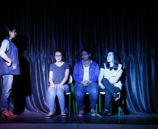 Secretaria Estadual de Educação do Paraná; Colégio Estadual Roberto Langer Júnior que tem projetos contra a prática de bullyng como peça de teatro, na foto encenação da peça teatral Bullyng Qual a Graça?. 02-05-18. Foto: Hedeson Alves