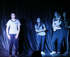 Secretaria Estadual de Educação do Paraná; Colégio Estadual Roberto Langer Júnior que tem projetos contra a prática de bullyng como peça de teatro, na foto encenação da peça teatral Bullyng Qual a Graça?. 02-05-18. Foto: Hedeson Alves