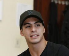 Secretaria Estadual de Educação do Paraná; Colégio Estadual Roberto Langer Júnior que tem projetos contra a prática de bullyng como peça de teatro, na foto o ex aluno Leonardo Domingos da Silva. 02-05-18. Foto: Hedeson Alves