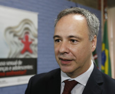 Secretaria Estadual de Educação do Paraná; Auditório do DPTE reune alunos da rede estadual de educaçao para debater o dia 18 de maio Dia Nacional de Combate ao Abuso e à Exploração Sexual de Crianças e Adolescentes, na foto o promotor do Ministério Público Eduardo Monteiro . 17-05-18. Foto: Hedeson Alves