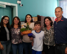 O trabalho “Água: a grande teia da vida”, de estudantes do Colégio Estadual do Campo Gonçalves Junior, vai representar o Paraná na 5ª edição da Conferência Nacional Infantojuvenil pelo Meio Ambiente, em Brasília. 