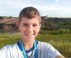 O trabalho “Água: a grande teia da vida”, de estudantes do Colégio Estadual do Campo Gonçalves Junior, vai representar o Paraná na 5ª edição da Conferência Nacional Infantojuvenil pelo Meio Ambiente, em Brasília. 