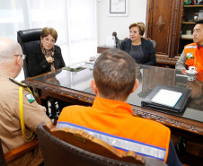 O secretário-chefe da Casa Militar, Coronel Maurício Tortato, além de representantes da Defesa Civil e do Corpo de Bombeiros participaram nesta quarta-feira (23) de uma reunião com a secretária estadual da Educação Lucia Cortez. O objetivo do encontro foi reforçar o trabalho feito pela brigada escolar nas instituições de ensino do estado. 