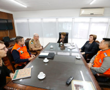 O secretário-chefe da Casa Militar, Coronel Maurício Tortato, além de representantes da Defesa Civil e do Corpo de Bombeiros participaram nesta quarta-feira (23) de uma reunião com a secretária estadual da Educação Lucia Cortez. O objetivo do encontro foi reforçar o trabalho feito pela brigada escolar nas instituições de ensino do estado. 