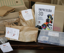 Material serve como introdução à prototipagem e a impressão em 3D e pode ser usado por professores, estudantes e comunidade escolar.  Foto: Hedeson Alves