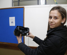 Secretaria Estadual de Educação do Paraná; Feira de 3D e robótica no Colégio Estadual São Cristóvão em São José dos Pinhais, na foto a aluna Laura Maria. 05-06-18. Foto: Hedeson Alves