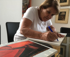 Começa nesta sexta-feira (08), no Centro Estadual de Capacitação em Artes Guido Viaro, a exposição Memória e Percepção - O Visível do Invisível, com obras da artista Estela Sandrini. A mostra faz parte do projeto "Te Encontro no Guido", um evento cultural e pedagógico que busca trabalhar a formação de plateia e expectadores com espetáculos e apresentações das diferentes áreas da arte.