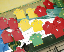 Colégios decidirão se vão dispensar os alunos nos turnos dos jogos da Seleção Brasileira ou organizarão sessões para que os alunos assistam aos jogos na escola. Foto: Hedeson Alves