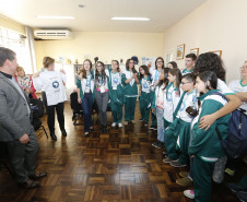 Secretaria Estadual de Educação do Paraná; Alunos da rede estadual que participaram da V Conferência Nacional Infantojuvenil pelo Meio Ambiente visitam a SEED. 19-06-18. Foto: Hedeson Alves
