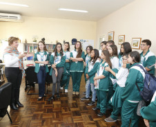 Secretaria Estadual de Educação do Paraná; Alunos da rede estadual que participaram da V Conferência Nacional Infantojuvenil pelo Meio Ambiente visitam a SEED. 19-06-18. Foto: Hedeson Alves