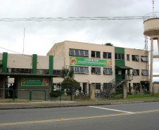 Estão abertas as matrículas para a Educação de Jovens e Adultos (EJA) na rede estadual do Paraná até o dia 13 de julho. A modalidade é voltada para quem não concluiu seus estudos na idade certa, mas deseja voltar à sala de aula e obter sua certificação no Ensino Fundamental ou Ensino Médio.