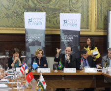 Secretários de educação de todo o país estão reunidos nesta segunda e terça-feira (25 e 26) em São Paulo para participar da 2ª reunião do Conselho Nacional de Secretários de Educação (Consed). A pauta principal do encontro é a Base Nacional Comum Curricular (BNCC) do Ensino Médio, atualmente sendo debatida em todo o país.