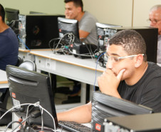 Terminam nesta quinta-feira (11) as inscrições para a primeira etapa dos Exames da Educação de Jovens e Adultos (EJA) Online 2018, da Secretaria da Educação do Paraná. A oportunidade é gratuita e voltada para toda pessoa, maior de 18 anos, que não teve acesso à educação na idade certa mas agora deseja retomar seus estudos e obter uma certificação no Ensino Médio.