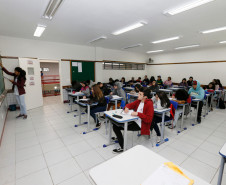 A Secretaria de Estado da Educação definiu o cronograma de matrículas na rede estadual para o próximo ano letivo. A novidade é a apresentação obrigatória de original e cópia da Declaração de Vacinação, documento que será emitido por profissional de saúde, da rede pública ou privada, atestando que o aluno está em dia com todas as vacinas consideradas obrigatórias.
