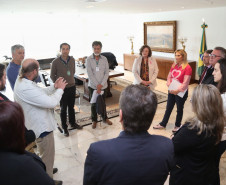 Governadora Cida Borghetti recebe o Procurador de Justiça do Estado do Paraná, Olympio de Sá Sotto Maior; o Sr. Álvaro de Araújo, da Codapar e José Roberto Ruiz, diretor-presidente da Fundepar.  -  Curitiba, 19/10/2018. ? Foto: José Fernando Ogura/ANPr