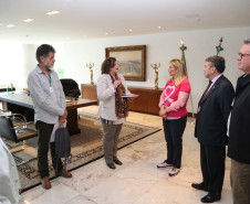 Governadora Cida Borghetti recebe o Procurador de Justiça do Estado do Paraná, Olympio de Sá Sotto Maior; o Sr. Álvaro de Araújo, da Codapar e José Roberto Ruiz, diretor-presidente da Fundepar.  -  Curitiba, 19/10/2018. ? Foto: José Fernando Ogura/ANPr